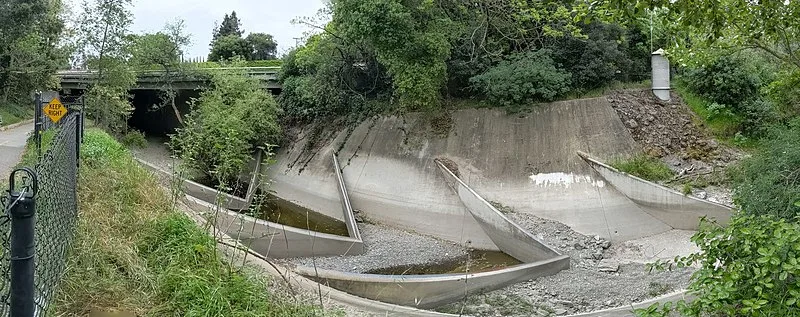 800px-stevens creek above ca 85 undercrossing