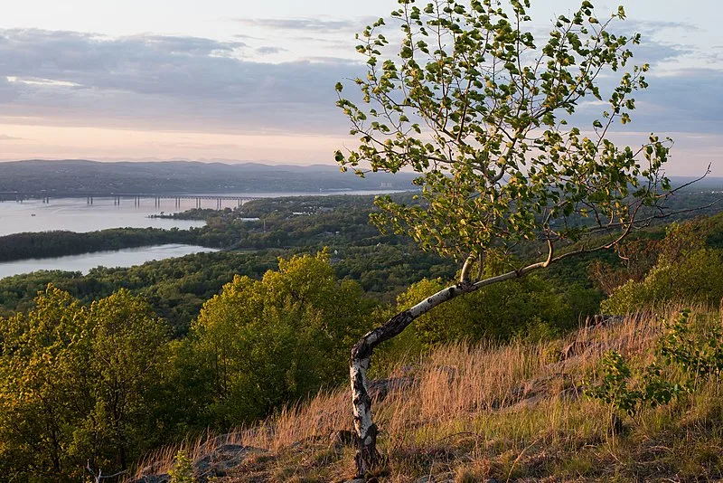 800px-sugarloaf mountain dutchess county in summer