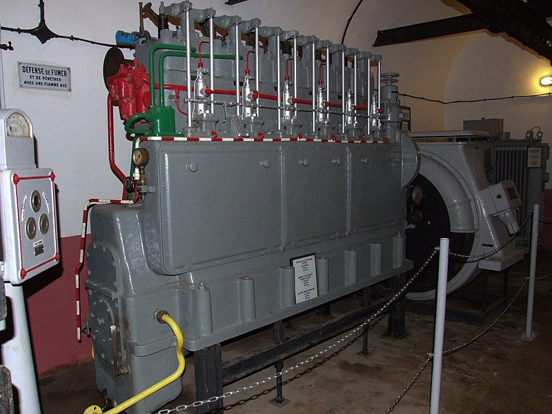 800px-sulzer 6-zylinder-dieselmotor generator fort schoenenbourg elsass ligne maginot 2