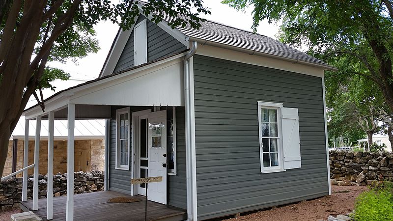 800px-sunday house in the pioneer museum%2c fredericksburg%2c texas