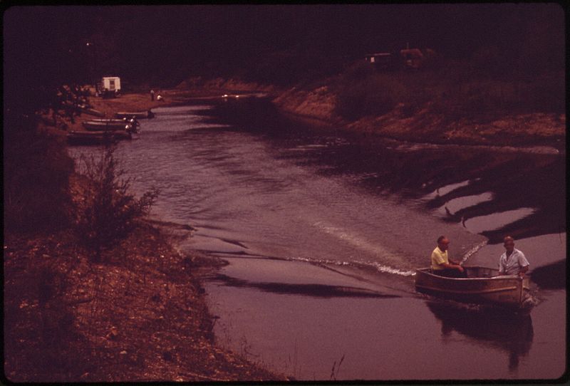 800px-two fishermen set out from a backwater anchorage at gravois mills on the northern arm of the lake of the ozarks. the... - nara - 551281