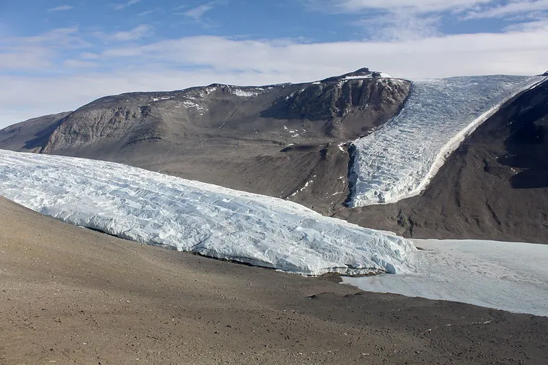 800px-taylor glacier%2c antarctica 1