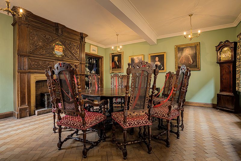800px-the merchant adventurers hall governors parlour room