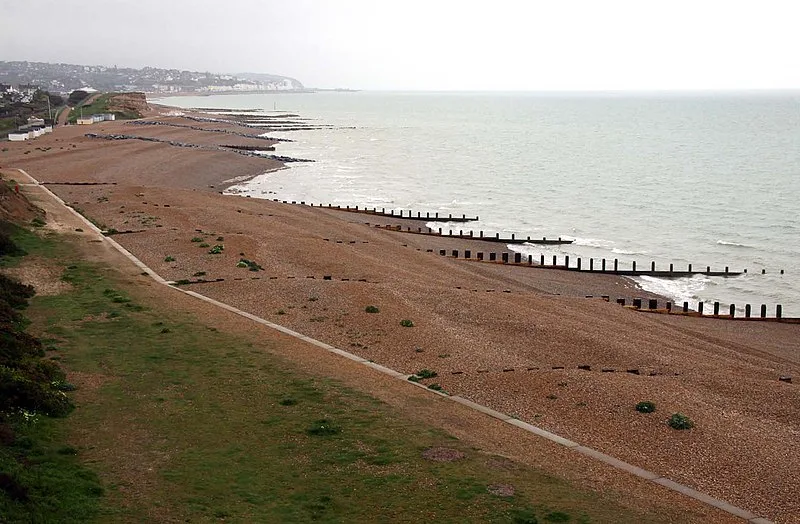 800px-the beach at glyne gap - geograph.org.uk - 2992942