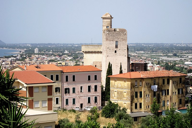 800px-the castle castello frangipane in terracina%2c latina%2c lazio%2c italy 2021-06-28