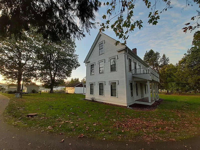 800px-the side of the joseph borst home that over looks the chehalis river