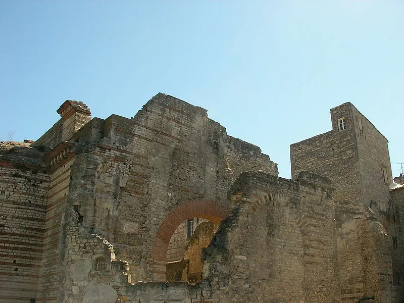 800px-thermes de constantin %28arles%29