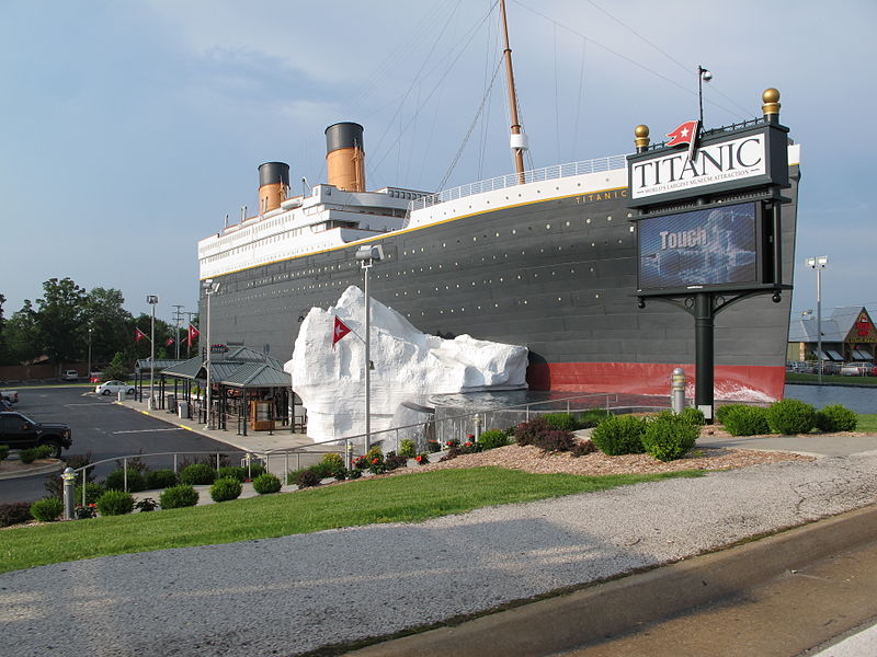 800px-titanic museum branson