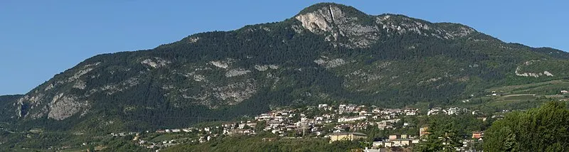 800px-trento-martignano and mount calisio-panorama