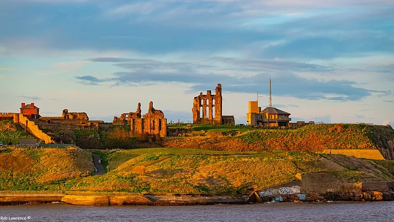 800px-tynemouth castle and priory on the coast of north east england