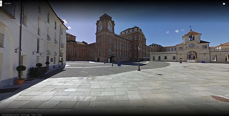 800px-venaria la piazza della reggia