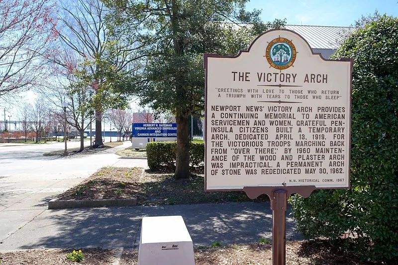 800px-victory arch%2c newport news-3