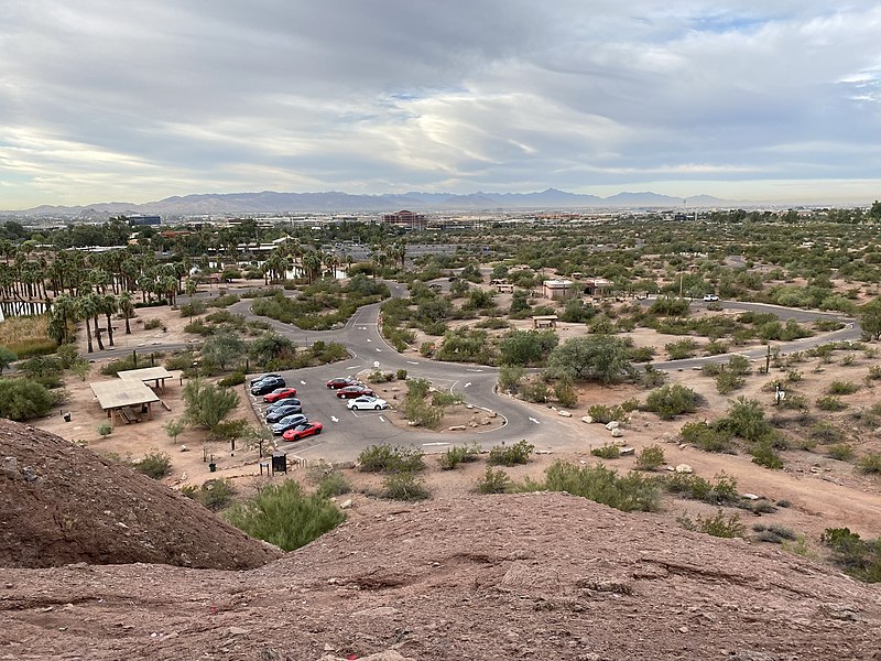 800px-view from top of hole-in-the-rock in arizona