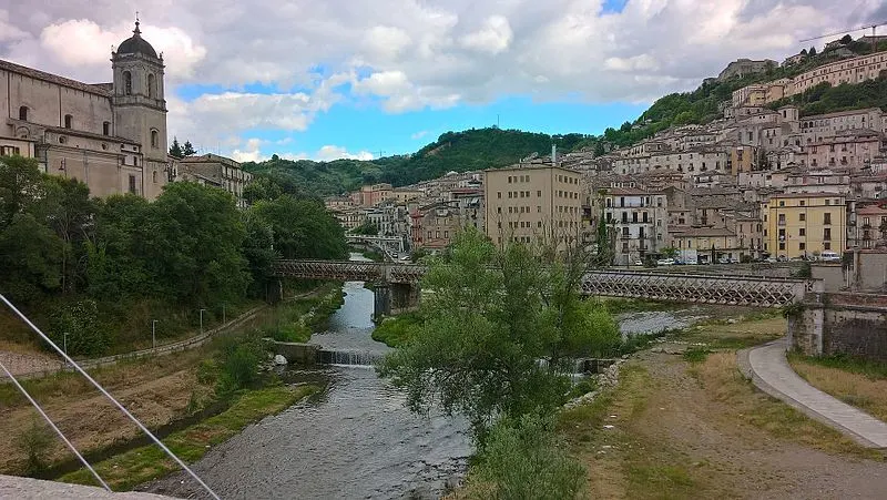 800px-vista dal ponte ponte alarico