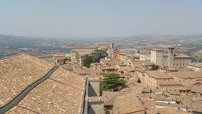 800px-vista dalla chiesa di san fortunato todi