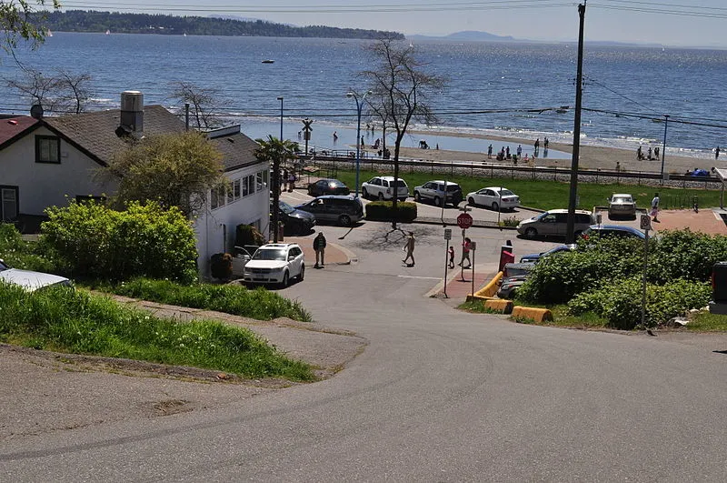 800px-white rock%2c bc - looking down balsam st. to semiahmoo bay 01