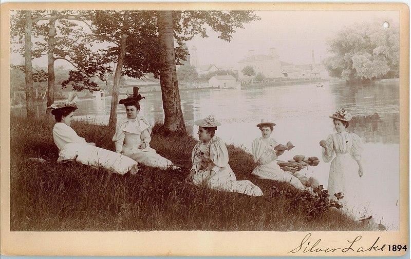 800px-women at silver lake 1894