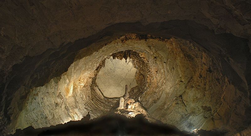 800px-wyandotte caves monument mountain