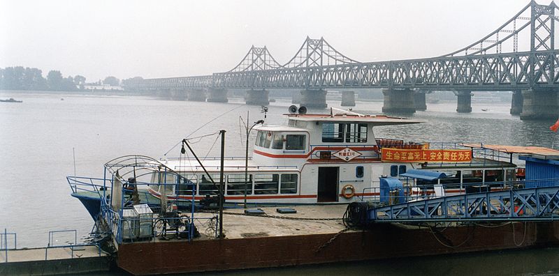800px-yalu river sino-korean friendship bridge as seen from dandong%2c china 2002