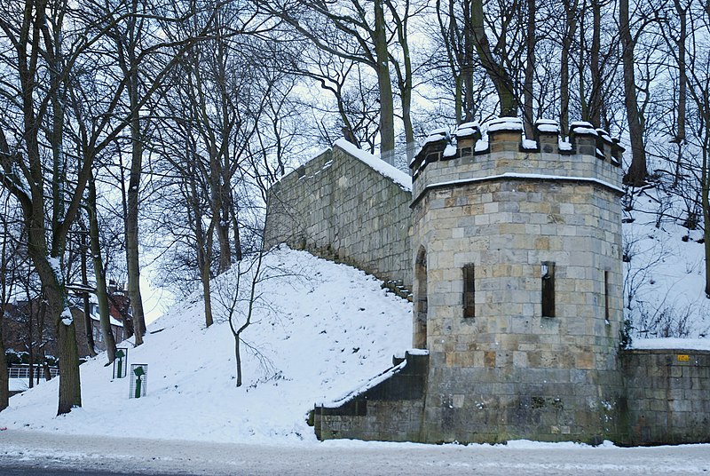 800px-york %2c baille hill tower - geograph.org.uk - 2749111