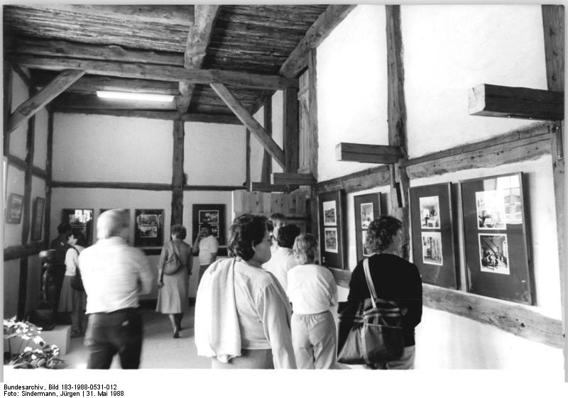 Bundesarchiv bild 183-1988-0531-012%2c klockenhagen%2c fotoausstellung
