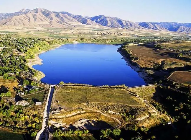 Hyrum dam and reservoir %2811223369876%29