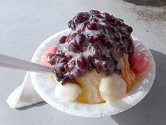 Hawaiian-style Shaved Ice, Honolulu. https://commons.wikimedia.org/w/index.php?search=waiola+shave+ice&title=Special:MediaSearch&go=Go&type=image