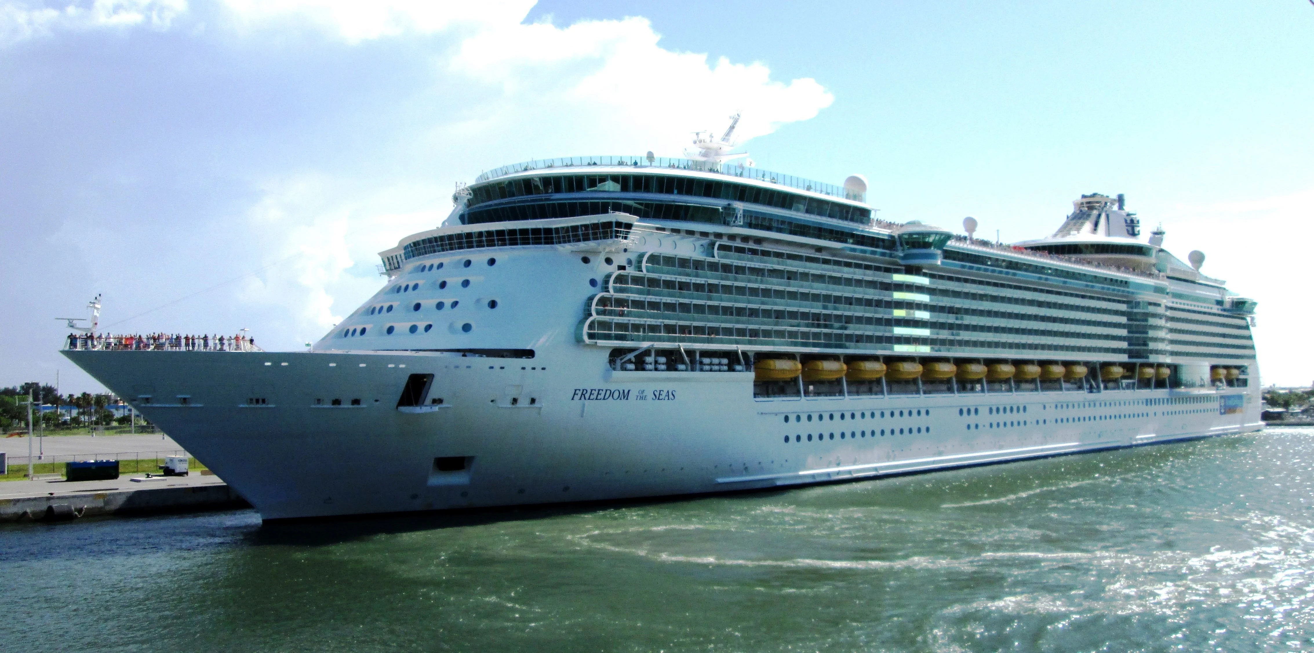 File:MS Freedom of the Seas, Port Canaveral, Florida.jpg - Wikimedia Commons