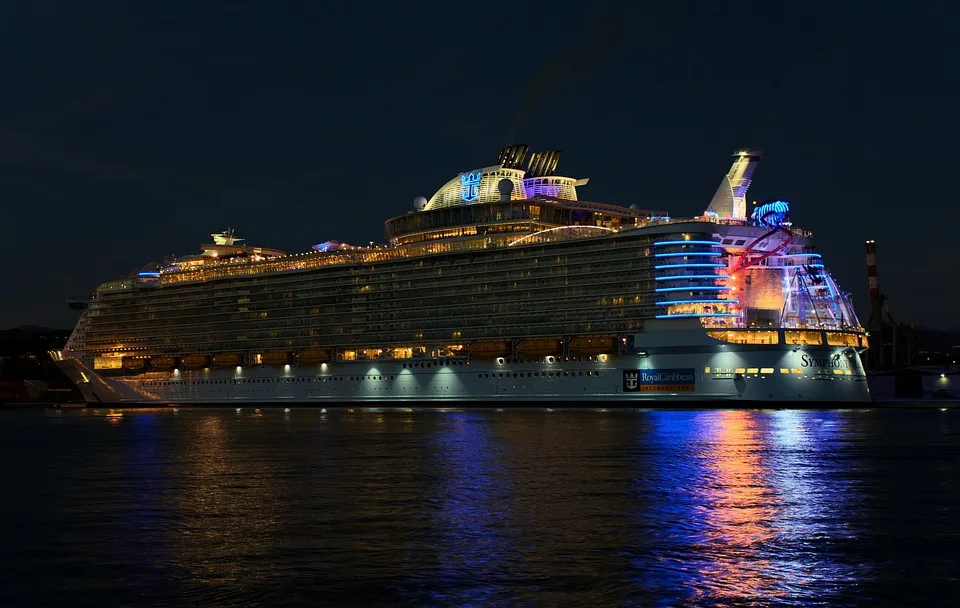 Free photos of Cruise