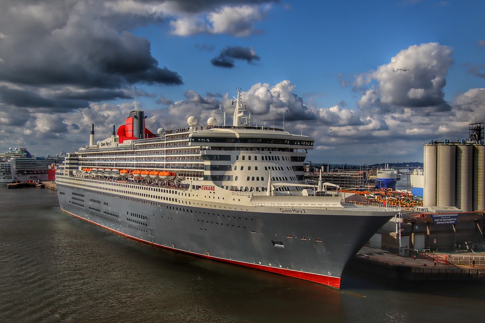 Free photos of Queen mary 2