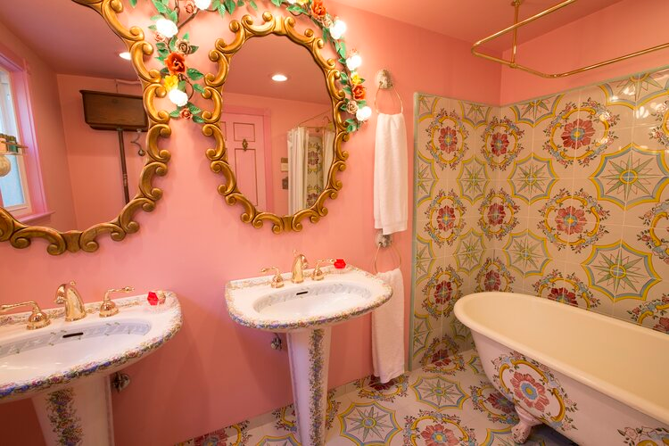 Image sourced from the Madonna Inn at: https://www.madonnainn.com/room-149-old-fashion-honeymoon