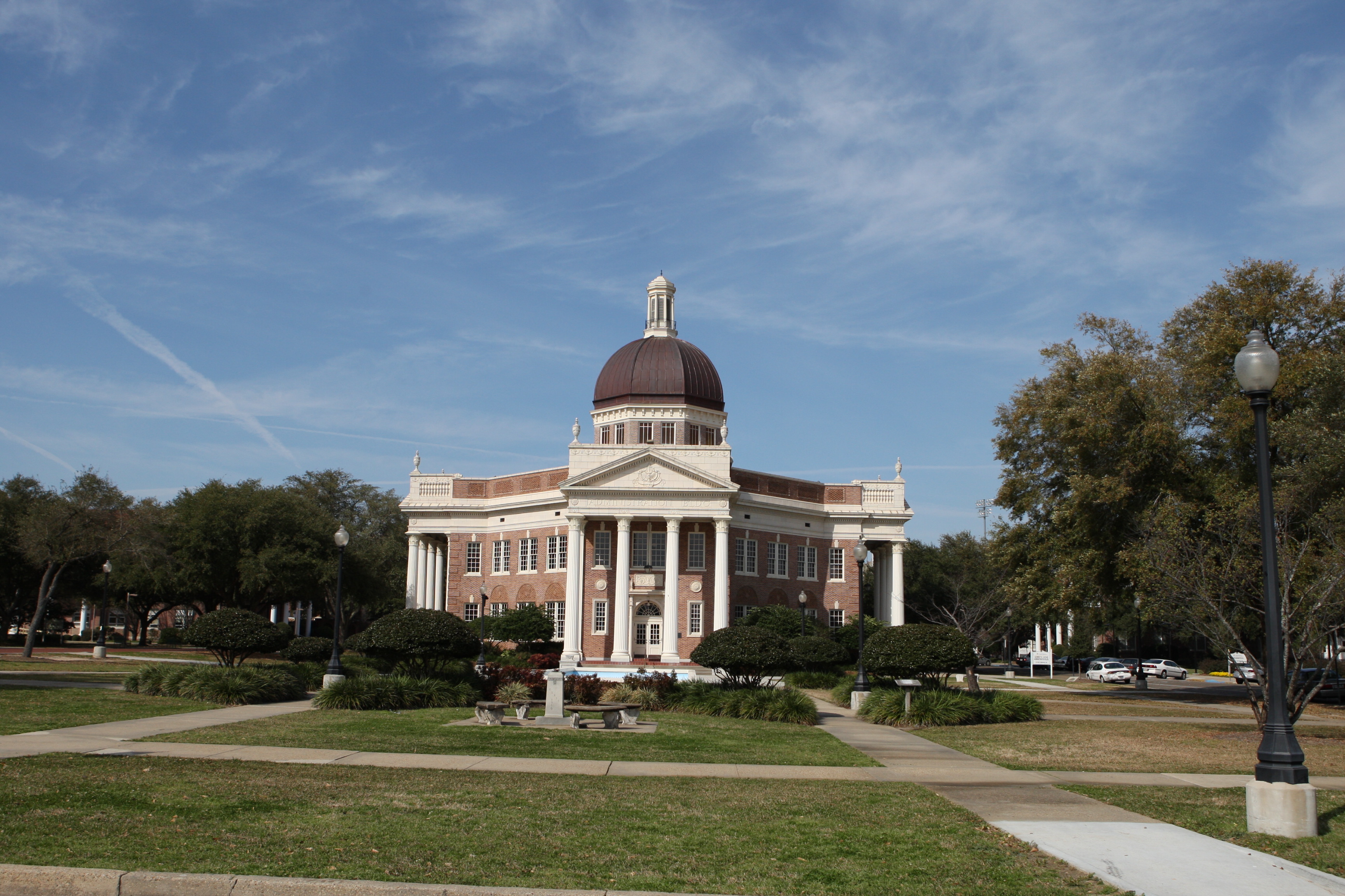 Administration Building, University of Southern Mississippi. https://commons.wikimedia.org/w/index.php?search=university+of+southern+mississippi+hattiesburg&title=Special:MediaSearch&go=Go&type=image