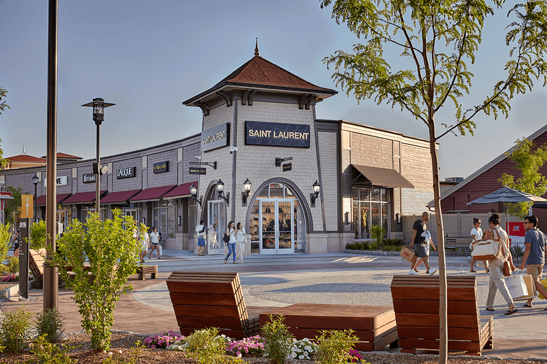 Woodbury Commons | https://www.premiumoutlets.com/outlet/woodbury-common/stores