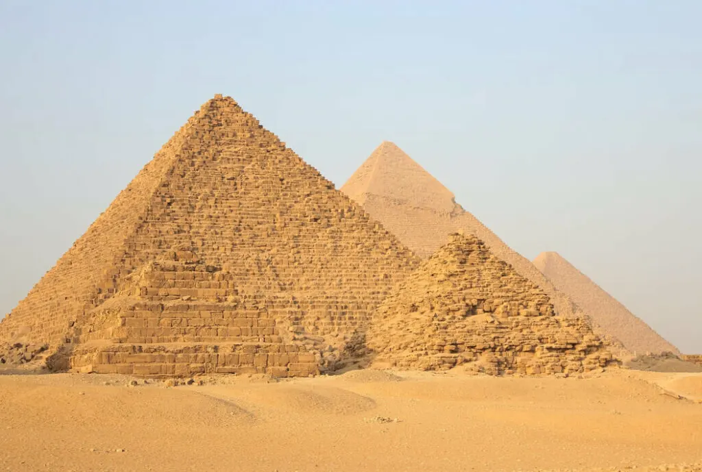 pyramids me africa