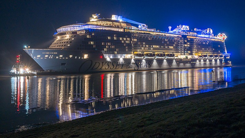 2 800px Odyssey of the Seas Abends