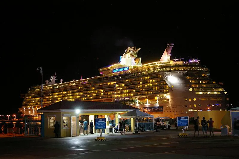 File:Freedom of the Seas in Philipsburg.jpg