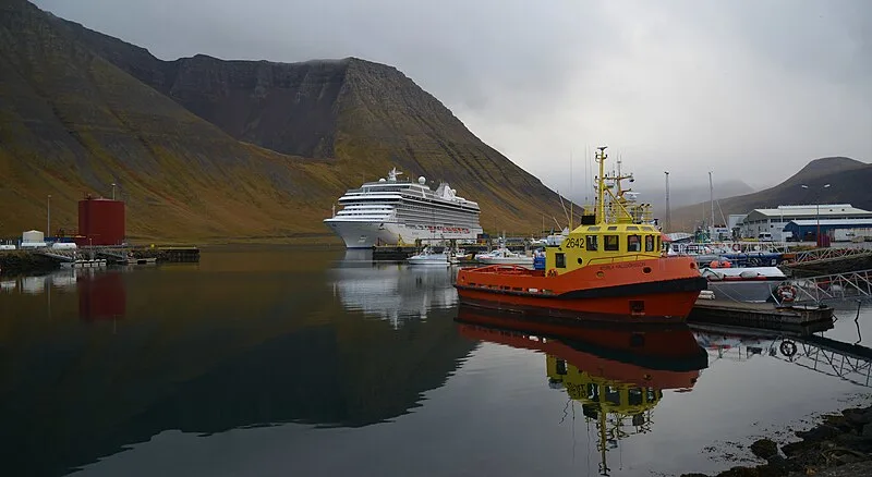 File:MS Riviera Cruise Ship, Isafordur, Westfjord, Iceland (48805525837),.jpg