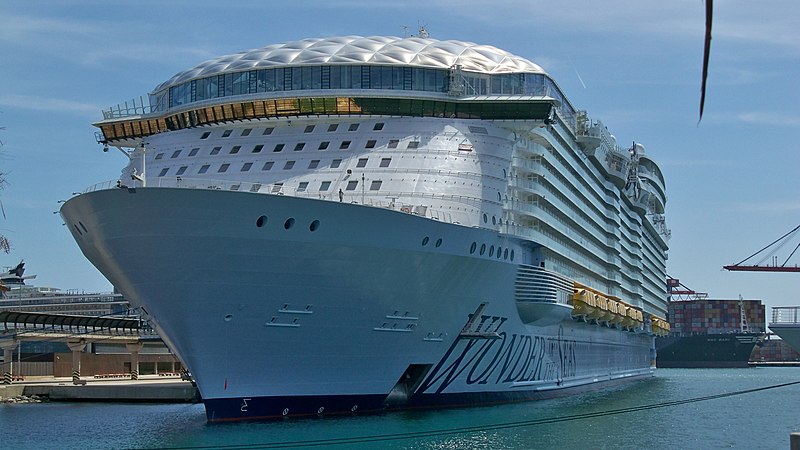 File:Wonder of the Seas in Málaga Port 01 (cropped).jpg