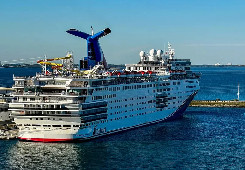 800px Carnival Paradise in Carnival Cruise Line27s new livery 800px Carnival Paradise in Carnival Cruise Line27s new livery