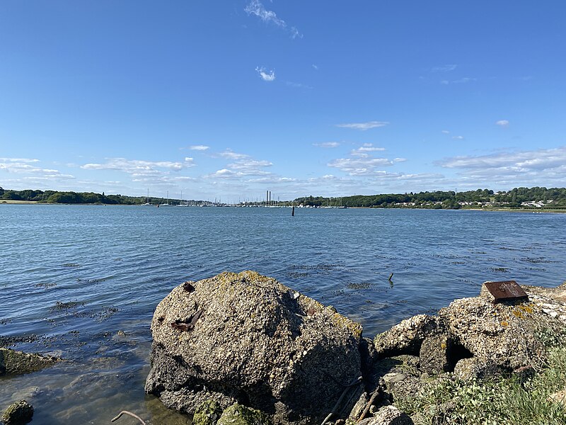 800px River Medina at Island Harbour File:River Medina at Island Harbour.jpg