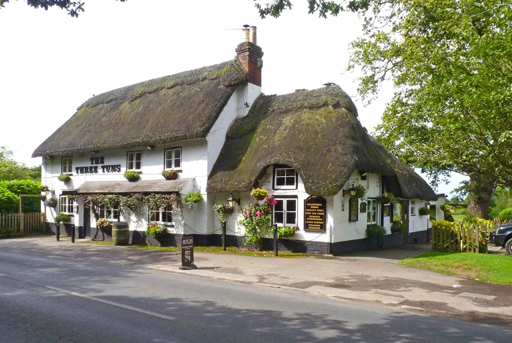 The Three Tuns2C Bransgore geograph.org .uk 3034570 Image sourced from: Wikimedia Commons